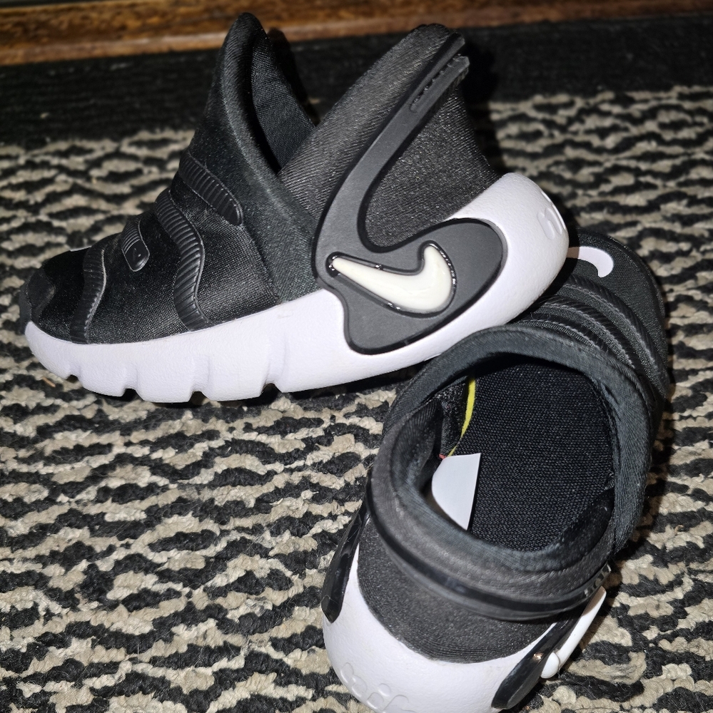Toddler nike shoes